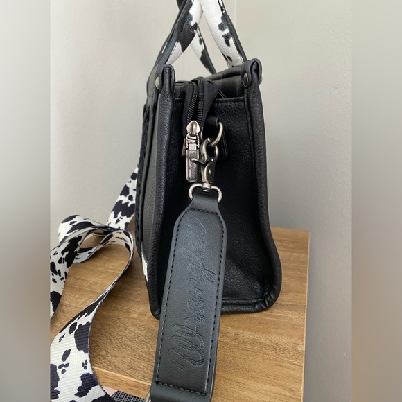 Wrangler Black and White two way Bag - Picture 3 of 15